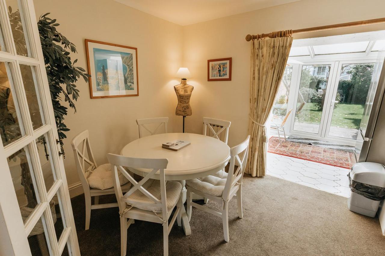 Willow Cottage - Cost 3 Bed Cottage In Penrhyn Bay With Sea Views With Access To Snowdonia โรส์-ออน-ซี ภายนอก รูปภาพ