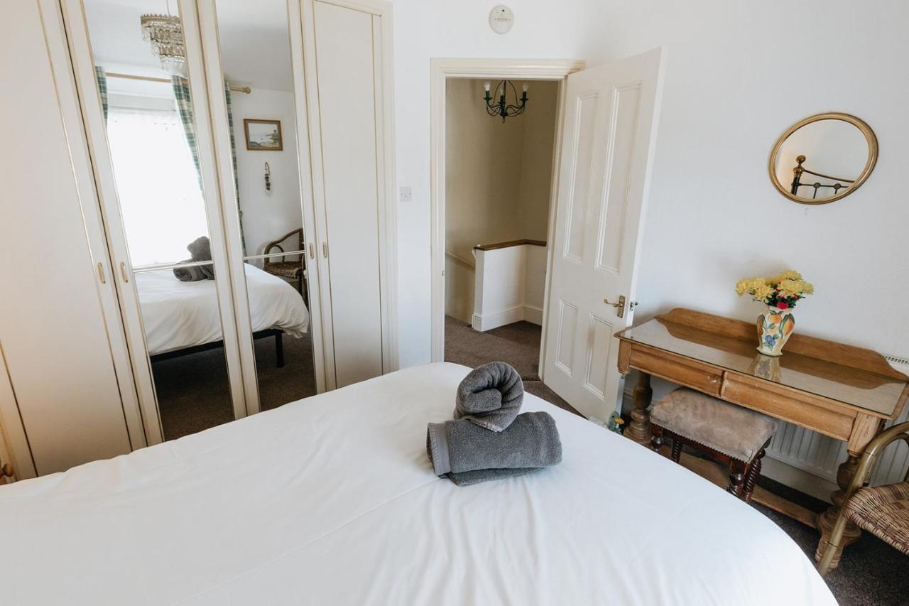 Willow Cottage - Cost 3 Bed Cottage In Penrhyn Bay With Sea Views With Access To Snowdonia โรส์-ออน-ซี ภายนอก รูปภาพ