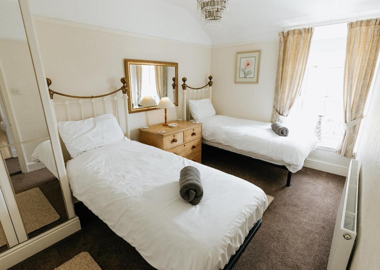 Willow Cottage - Cost 3 Bed Cottage In Penrhyn Bay With Sea Views With Access To Snowdonia โรส์-ออน-ซี ภายนอก รูปภาพ
