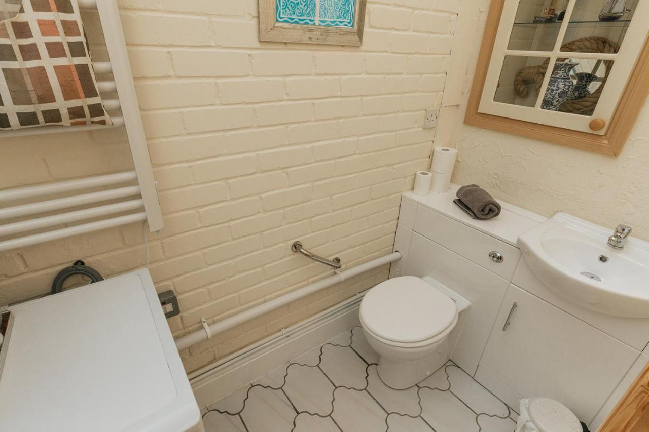 Willow Cottage - Cost 3 Bed Cottage In Penrhyn Bay With Sea Views With Access To Snowdonia โรส์-ออน-ซี ภายนอก รูปภาพ