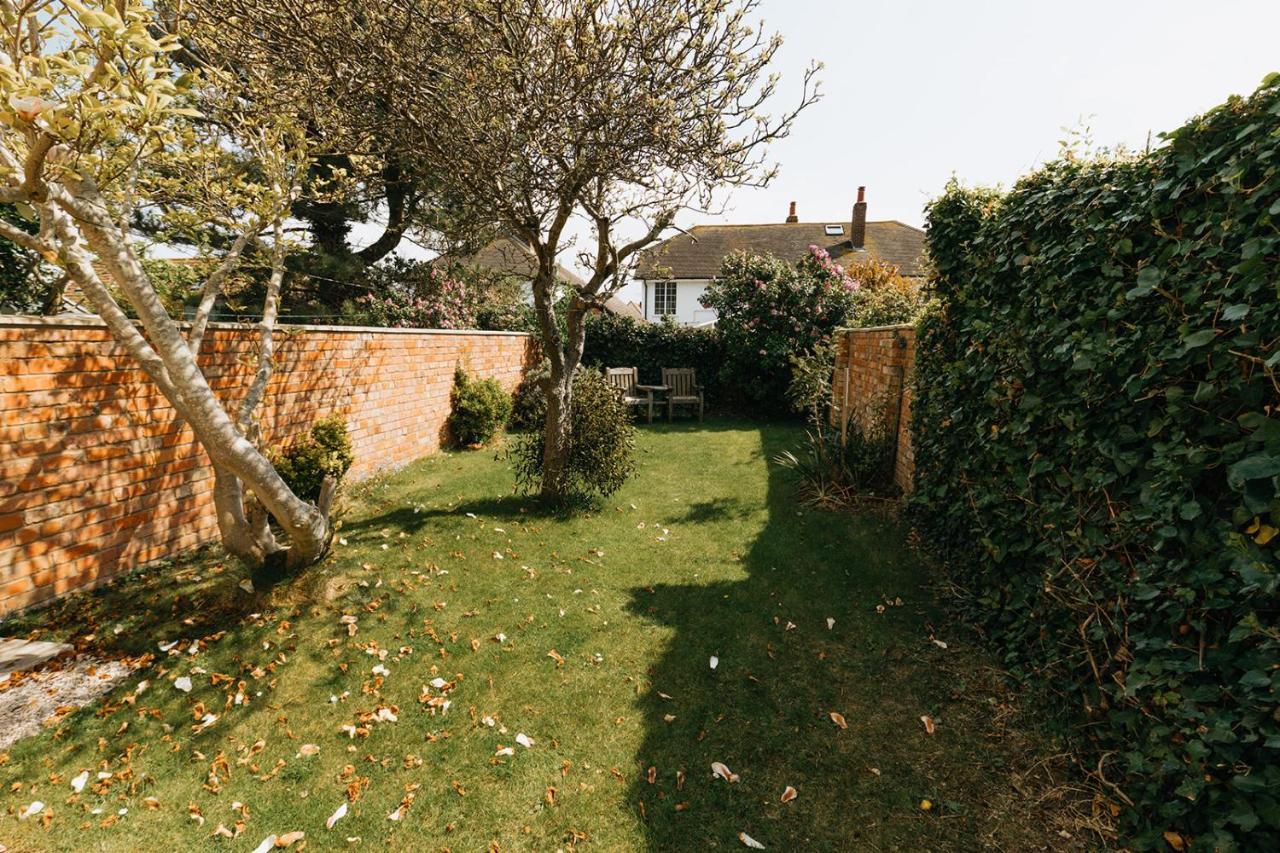 Willow Cottage - Cost 3 Bed Cottage In Penrhyn Bay With Sea Views With Access To Snowdonia โรส์-ออน-ซี ภายนอก รูปภาพ