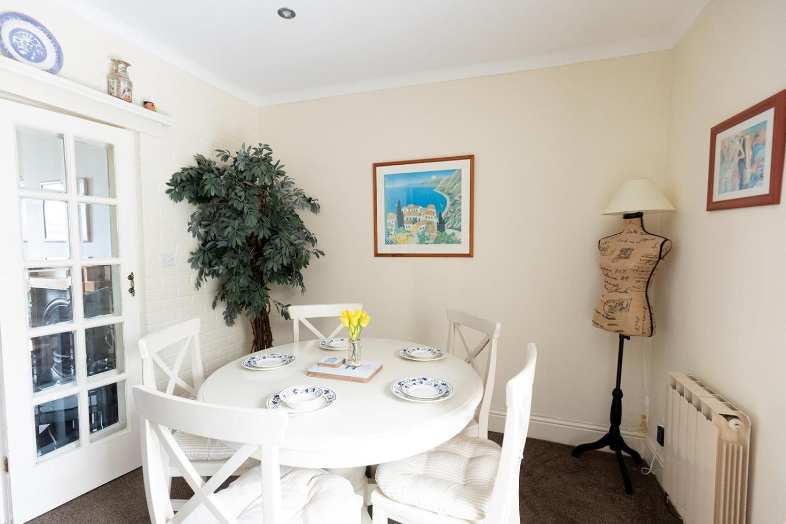 Willow Cottage - Cost 3 Bed Cottage In Penrhyn Bay With Sea Views With Access To Snowdonia โรส์-ออน-ซี ภายนอก รูปภาพ